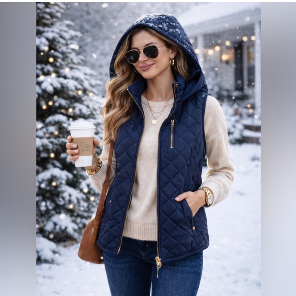 NWT Crown & Ivy Quilted Puffer Vest w/ Hood